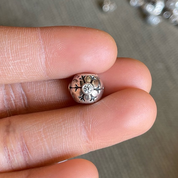 Pandora Retired Snowflake Charm Sparkling CZ Stones EUC - Picture 5 of 8